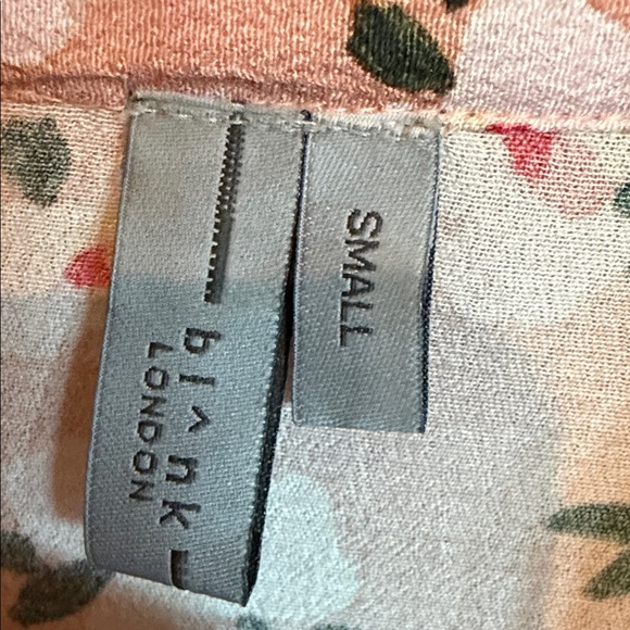 Pebbled Pink Floral Tie-Neck Blouse with Contrast Sleeve Detail - Picture 3 of 4